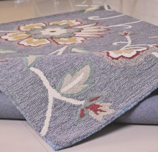 Hand-Tufted Flower Design Rug