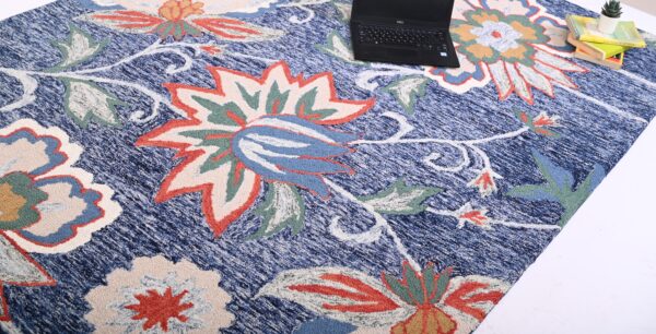 Hand-Tufted Flower Design Rug